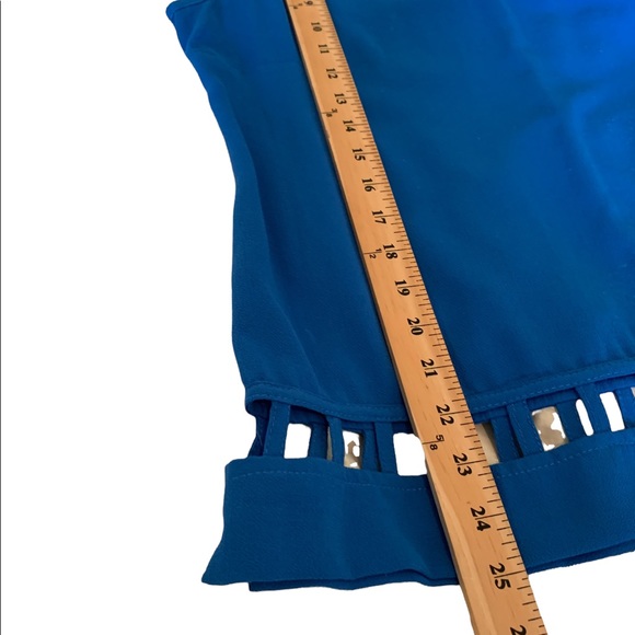 Pistachio Top Blue Sleeveless With Lots of Geometric Cutouts Size Large - Picture 9 of 9